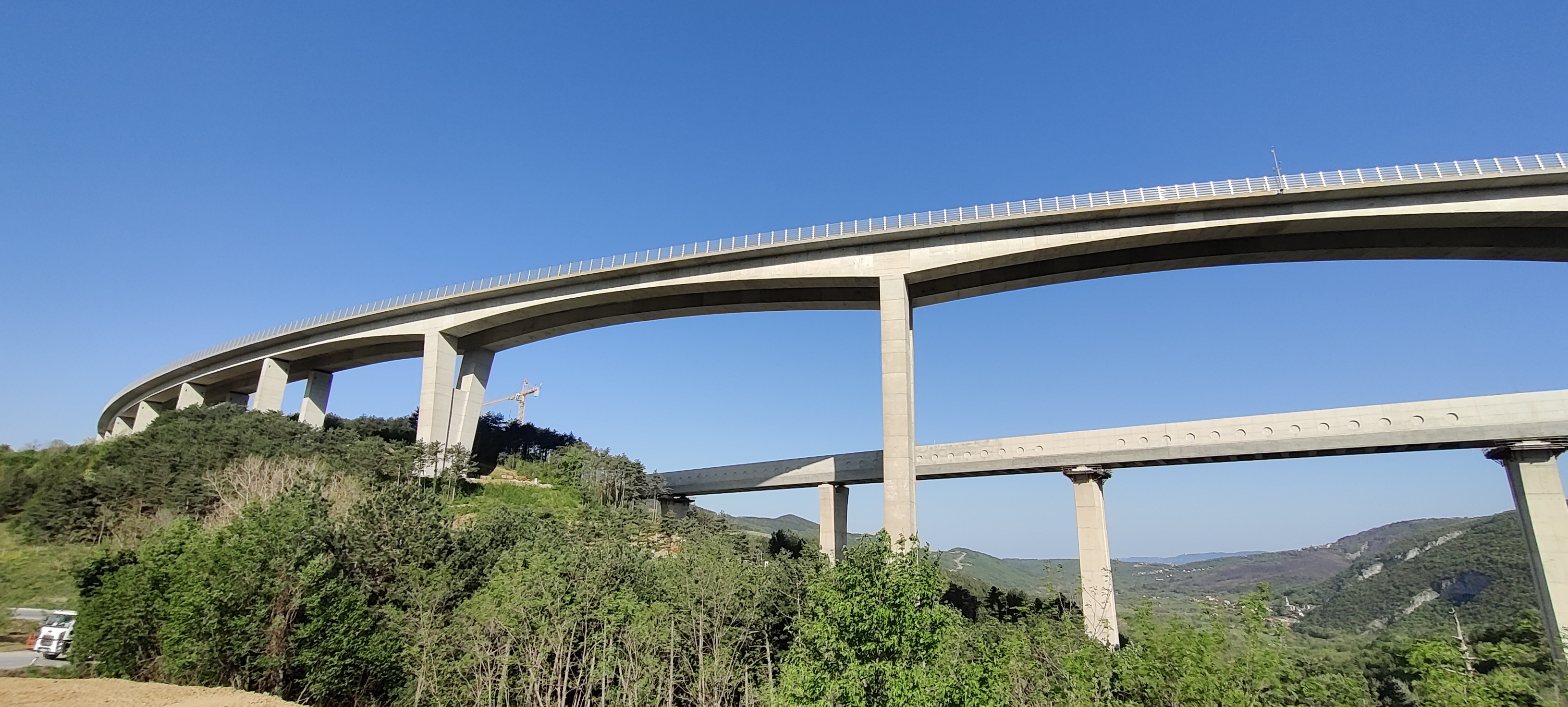 Projekt Vstopna točka Kraški rob (Foto: viadukt nad vstopno točko)