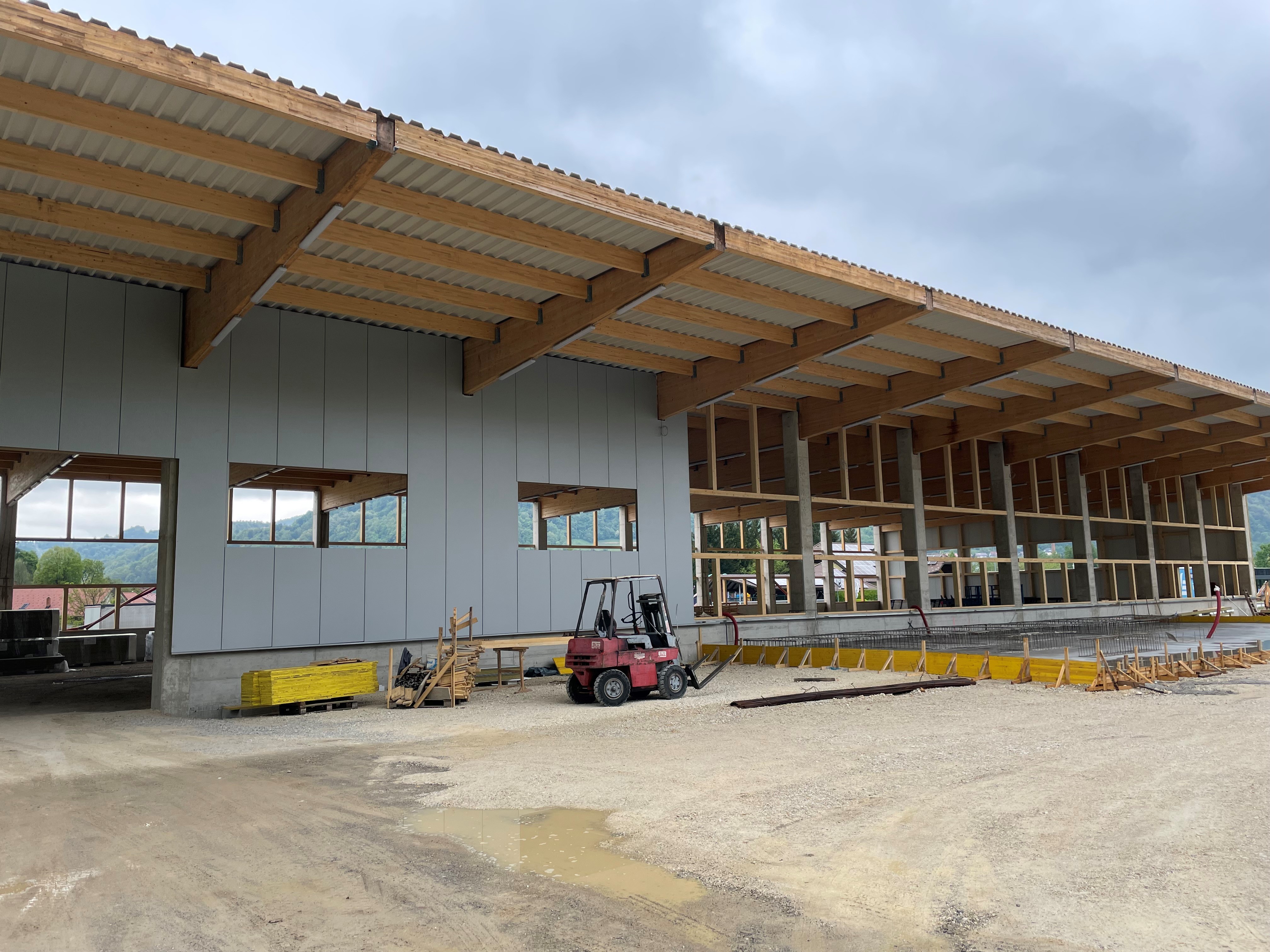 Širitev zmogljivosti za proizvodnjo lesenih oken in lepljencev (Foto: zunanji del nove proizvodne hale)