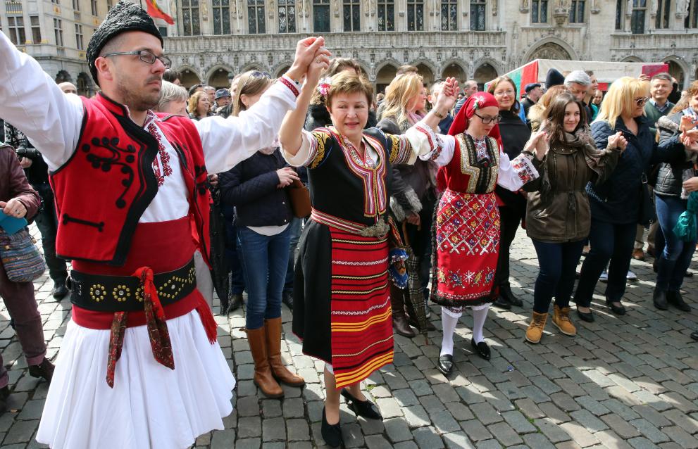 Participation of Kristalina Georgieva, Vice-President of the EC, in the 'Grand Horo Dance' at the Grand Place of Brussels