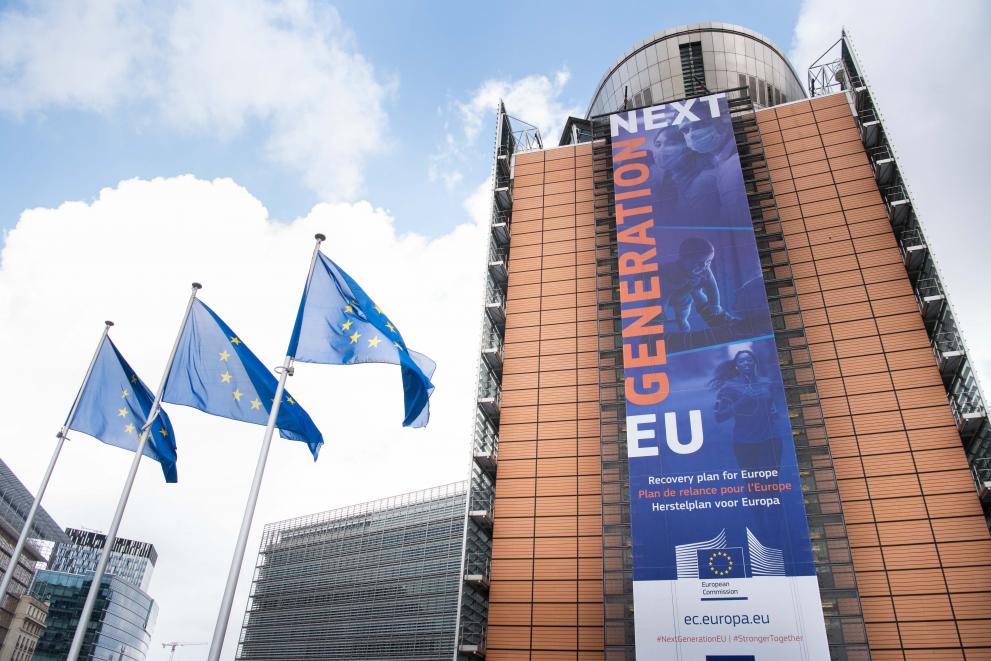 The banner 'Recovery Plan for Europe' on the front of the Berlaymont building