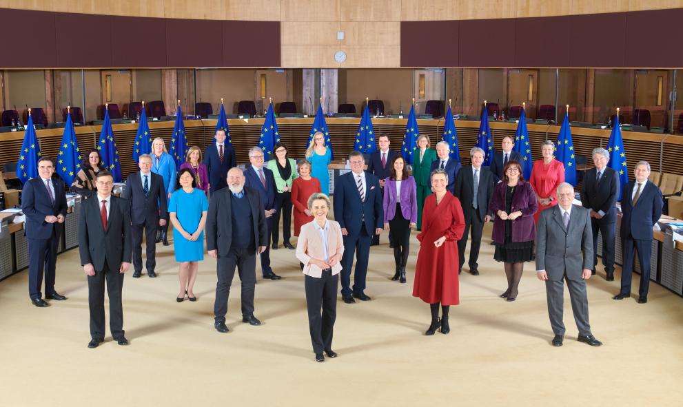 Group photo of the 2021 von der Leyen Commission