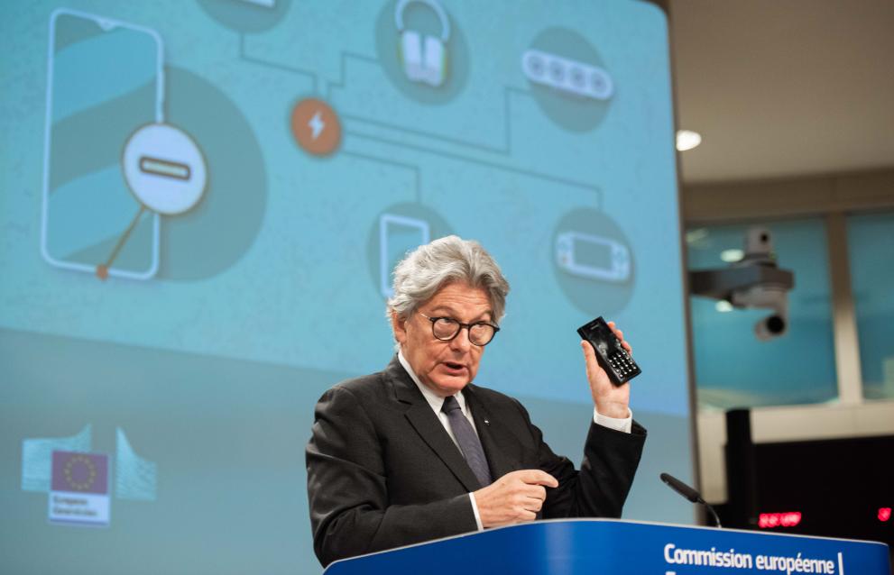 Press conference by Thierry Breton, European Commissioner, on a common charger for electronic devices 