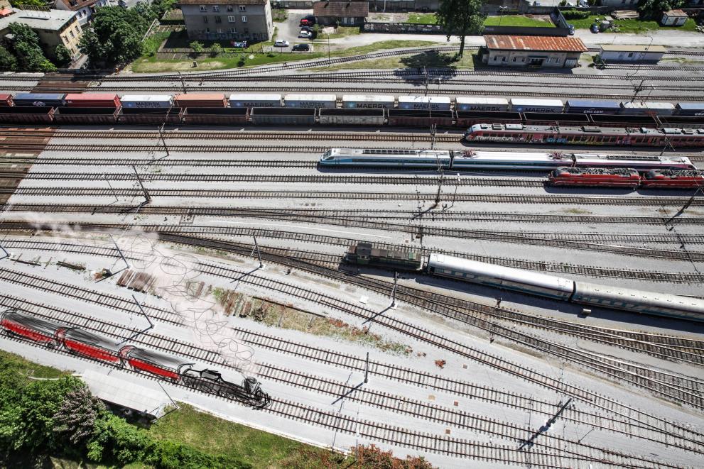 Komisija odobrila slovensko državno pomoč za prehod tovora iz cest na železnice