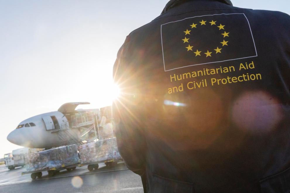 Evropska unija bo decembra organizirala šest dodatnih humanitarnih letov za dostavo nujne pomoči ljudem v Gazi. 