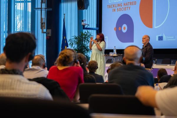Evropski državljanski forum o boju proti sovraštvu v družbi (Foto: prizor iz dvorane, polne udeležencev iz vse Evrope)